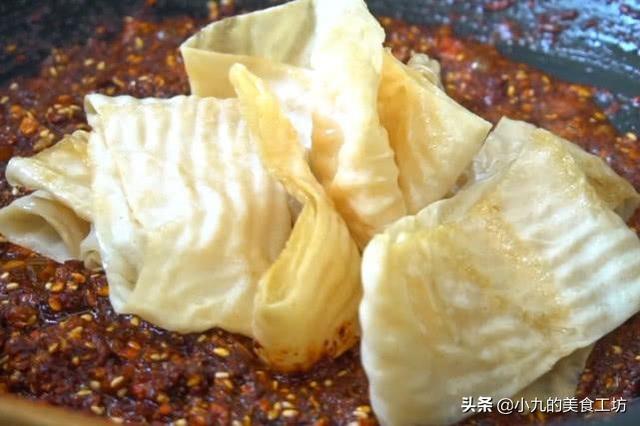 辣条的制作过程，怎么在家里自己制作可以吃的辣条（想吃辣条不用买）