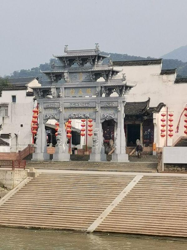 新安江山水画廊风景区，新安江山水画廊风景区在哪里（忘不了的山水画廊，你想它几分）