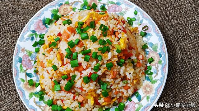 蛋炒饭的制作过程，如何制作超级美味的鸡蛋炒饭
