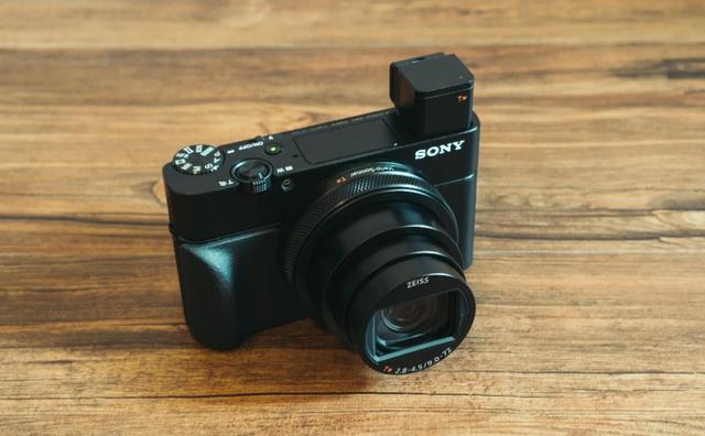 索尼rx100m7g 黑卡数码相机，索尼黑卡都第7代了