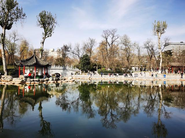 莲湖公园曾是隋唐皇帝举行大典的承天门，明秦王墓