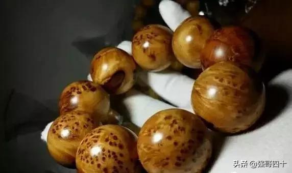文玩手串怎么盘玩最好，八大热门手串正确把玩姿势