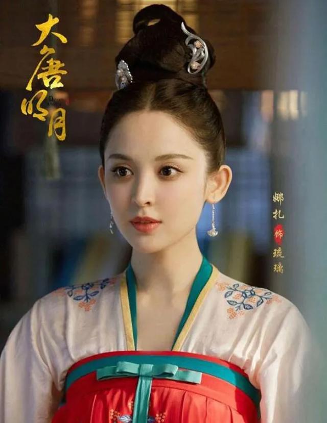 王一博和杨紫最新采访，娱一语：杨紫