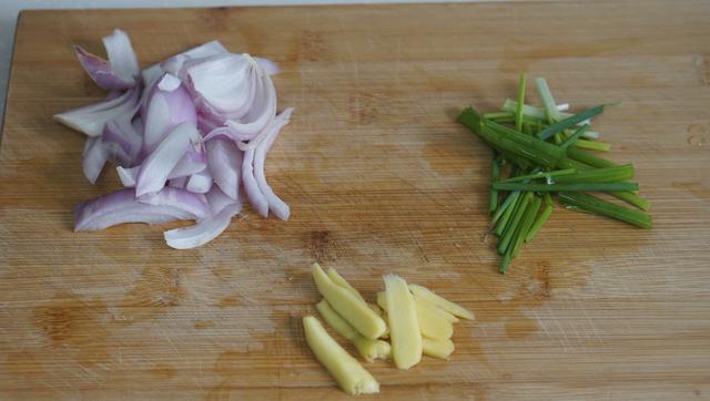 爆炒基围虾的正宗做法，葱爆基围虾记住这几点