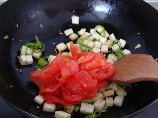 西红柿鸡蛋捞面，鸡蛋豆角番茄捞面家常做法（学会这道美味的番茄鸡蛋捞面）