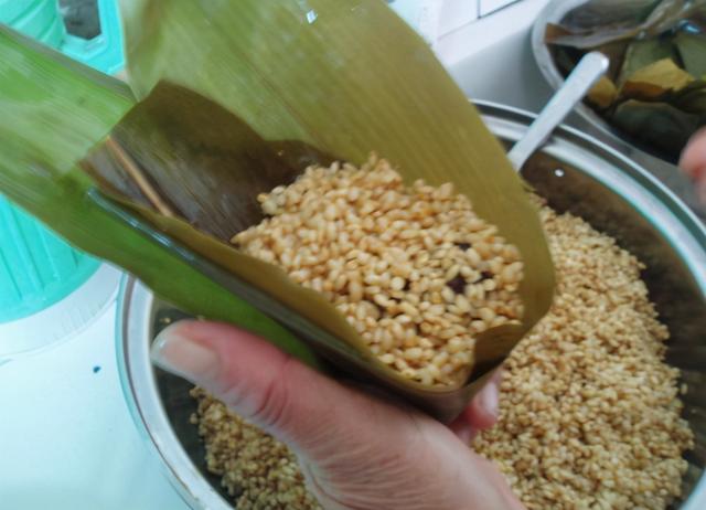 大肉粽子的正宗做法，爱吃肉粽子不用买