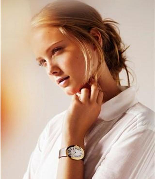 女生手表戴左手还是右手，女生戴手表一般戴左手还是右手