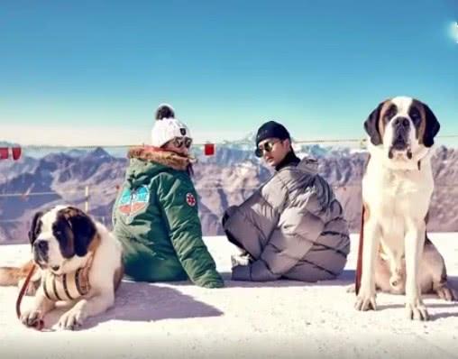 王一博关晓彤私下关系怎么样，王一博关晓彤写真照