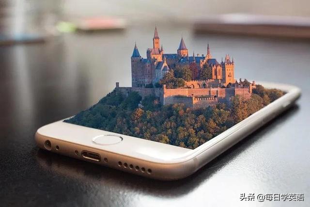 手机充电器的英语怎么说呢，我们再熟悉不过的