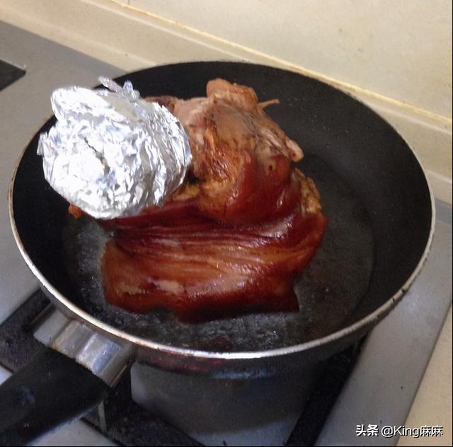 猪肘子前肘好还是后肘好，肘子买前肘还是后肘