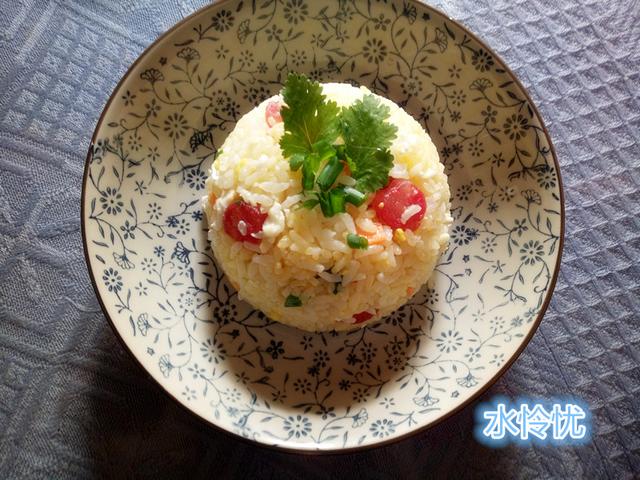 香肠炒饭怎么做，香肠炒饭怎样做（零失败快手又简单的腊肠炒饭）