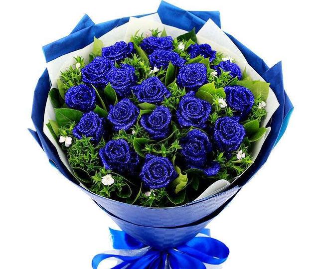 夜深的时候好想你，夜深的时候好想你想到流下泪（《夜深的时候好想你》好想你来陪）