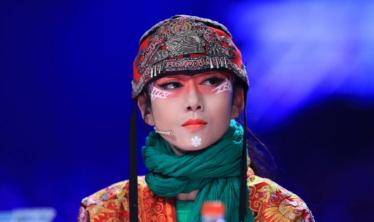 杨丽萍为什么总戴帽子，杨丽萍为什么戴帽子十年