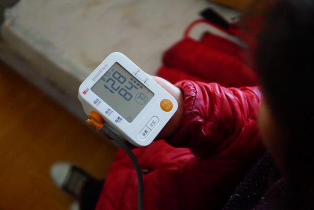 欧姆龙血压计哪款好，欧姆龙电子血压计哪款适合家用（欧姆龙、鱼跃、健之康等25款样品综合表现突出）