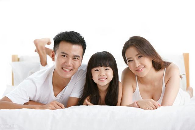 女人出轨闺蜜老公的惨痛代价，我被老公撵出了围城