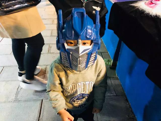 西双版纳江边夜市，西双版纳最火爆的夜市（到西双版纳一定要知道的五件事）