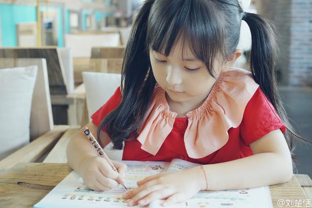 刘楚恬一家三口，小芈月刘楚恬人气不输孙俪