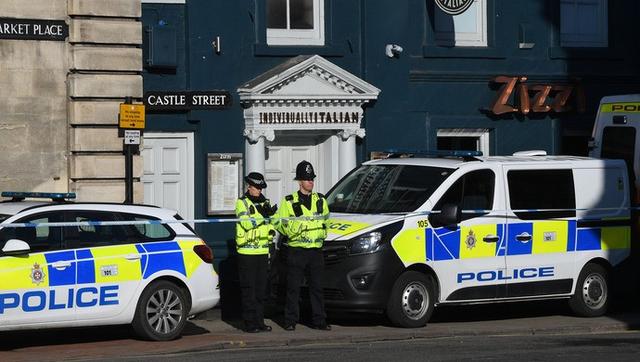 英国fbi特工，英王牌特工钻进旅行袋自杀