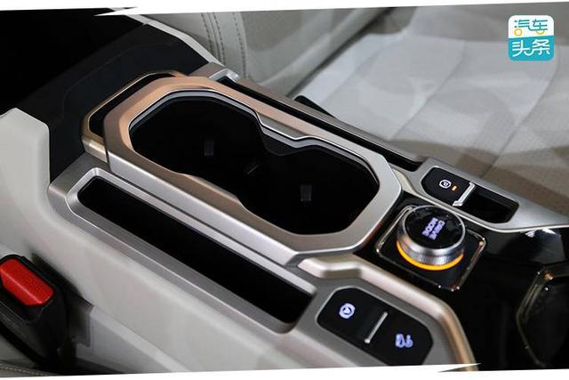 潮流元素的兴起，戳破消费符号泡沫