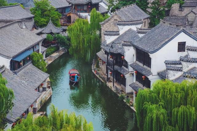 台儿庄古城里边吃饭最好的地方，南北风情融汇的“黄花牛肉面”快来台儿庄古城尝尝