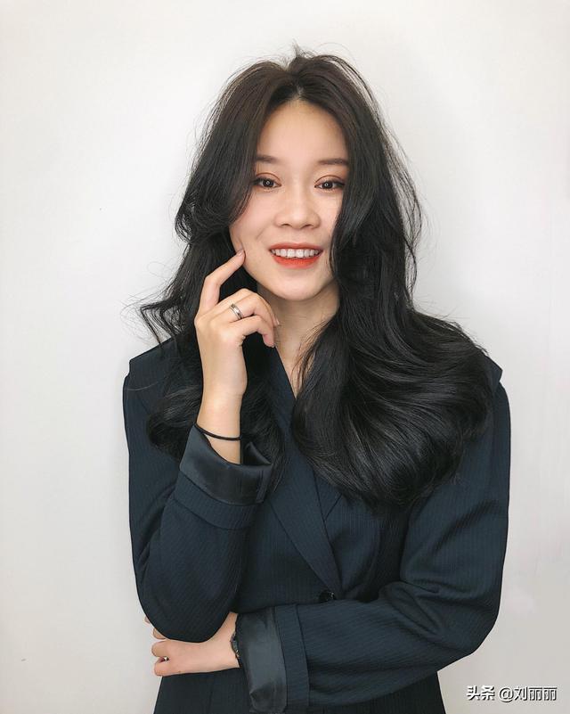 春节适合什么发型简单又好看，过年别再烫“奶奶卷”