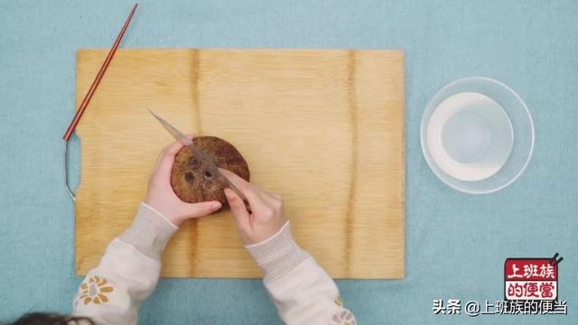 海南椰子鸡怎么炖，海南人这样炖鸡太清甜了