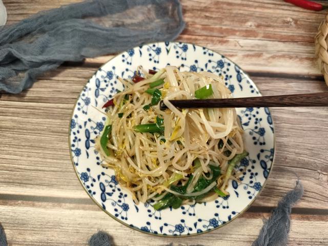 豆芽怎么炒好吃，豆芽怎么炒好吃有诀窍（什么时候放醋是关键）