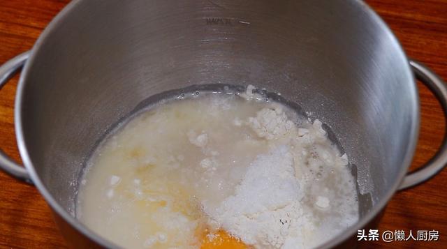 把酸奶包入面團，瞬間變網紅美食，用手撕著吃，還能拉絲 熱愛美食 第8张