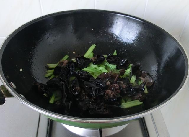 小炒肉怎么炒好吃又嫩，小炒肉怎样炒又嫩又好吃家常