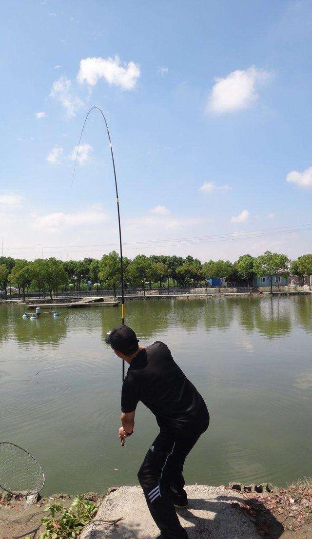 初秋鳊鱼很疯狂，鳊鱼的钓法及配饵