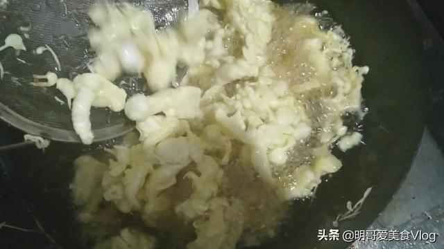 海鲜菇汤做法简单，低脂又营养❗️巨好喝的裙带菜鸡蛋海鲜菇汤❗️