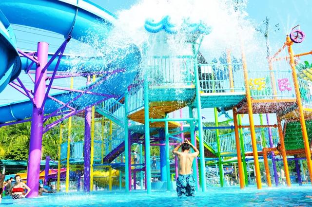 东莞莲花山公园水上乐园，东莞南城水濂山