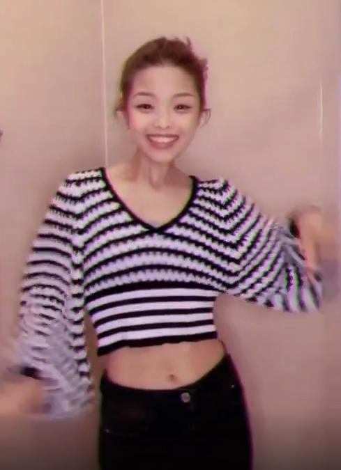 莫小贝 王莎莎，莫小贝素颜照（饰演女法官红唇配西装）
