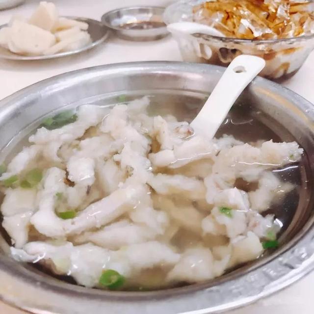 福州鱼丸怎么吃最好，用刀叉吃福州鱼丸、用砂锅吃鱼面……品尝暖暖的美食也要有仪式感