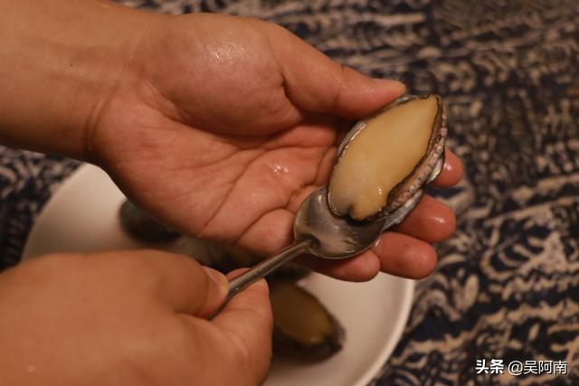 榴莲煲鸡汤的做法，正宗榴莲煲鸡汤的做法（营养好喝不上火）