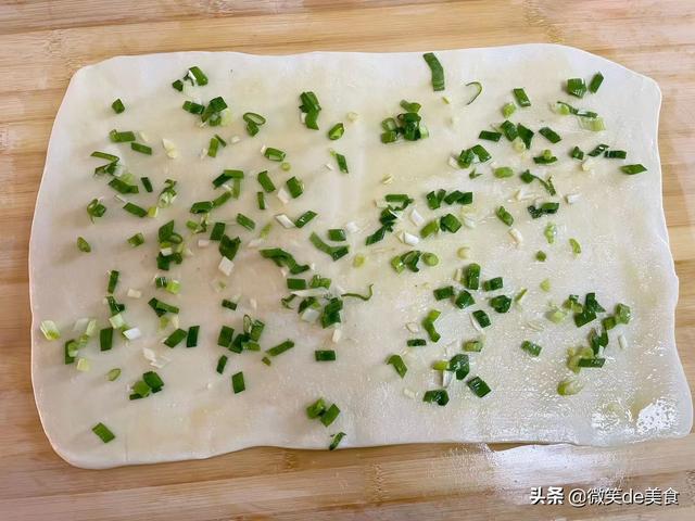 千层葱油饼怎么做又软又好吃窍门，用这个方法做千层油饼太香了