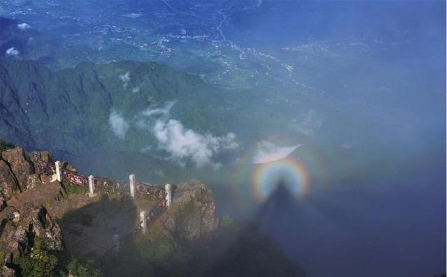 四川峨眉山介绍，中国四大佛教名山之一——峨眉山