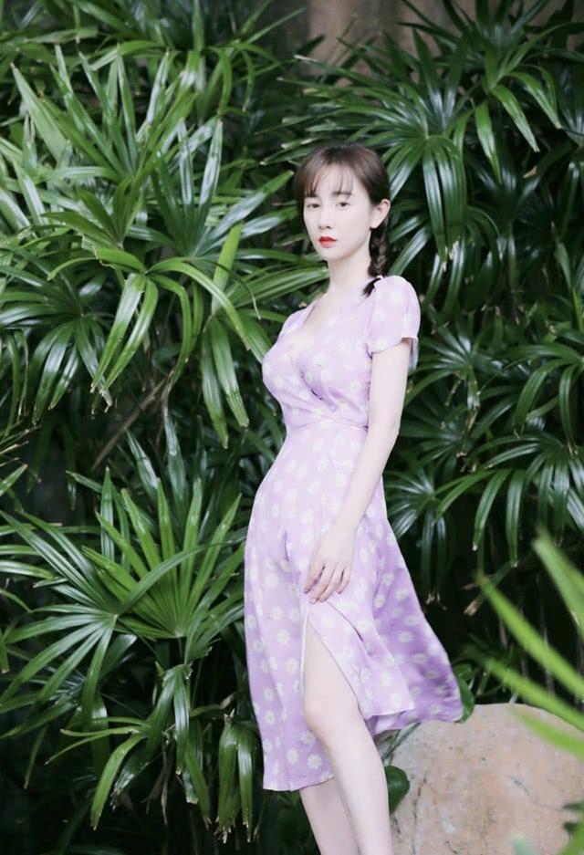 張檬小五機場秀恩愛！張檬扎馬尾戴棒球帽顏值回春，減齡感十足 娛樂八卦吃瓜 第8张
