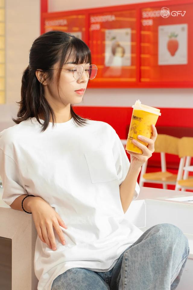 新场街茶屿水果茶，超巨型红色水果茶城堡