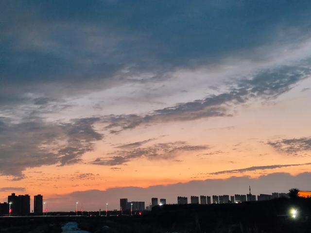 夏天的尾巴朋友圈文案，夏天的尾巴