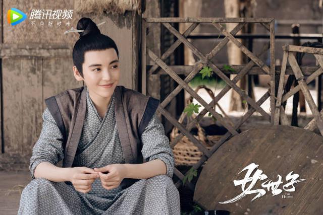 尤靖茹生日曝写真，女装惊艳男装出人意料