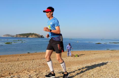 跳远的时候单脚起跳怎么纠正，立定三级跳远动作要领