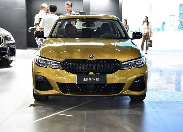 新款宝马330i落地价，落地40万买辆华晨宝马330i