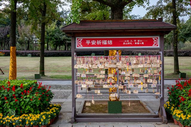 灵山大佛在哪里，江苏无锡灵山大佛在哪里（是无锡最贵的5A级旅游景点）