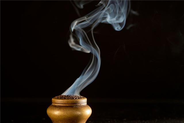 人做噩梦预示什么，突然频繁做噩梦预示着什么（出现的这些情景，竟是大病征兆）