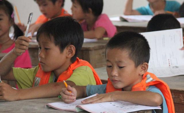 中小学生日常行为规范，中小学生日常行为规范不骂人（小学生上学不带书）
