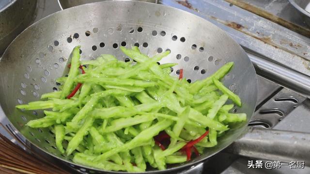 凉拌苦瓜怎么做，凉拌苦瓜正确最好吃的做法
