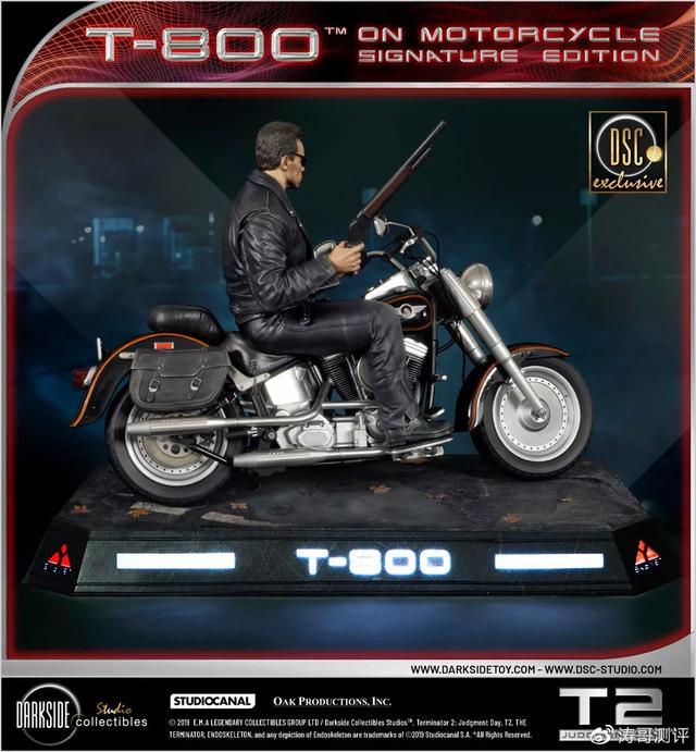 哈雷突破者同款摩托，4终结者雕像还带摩托