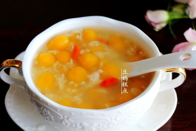 睡前准備好，早上5分鍾煮好這碗甜湯，軟糯暖胃，女人最喜歡 熱愛美食 第10张