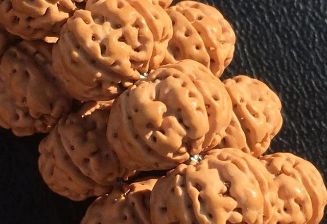 金刚菩提手串的最佳盘玩方式，金刚菩提10大盘玩方法介绍